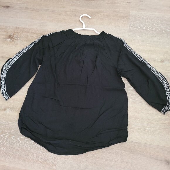 Loft Blouse with White Pattern Embroidery - Picture 2 of 4